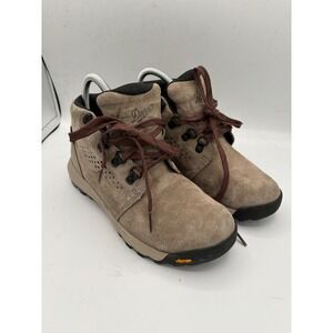 Danner Women s Tan Suede Leather Waterproof Hiking Boots Vibram Sole Size 6